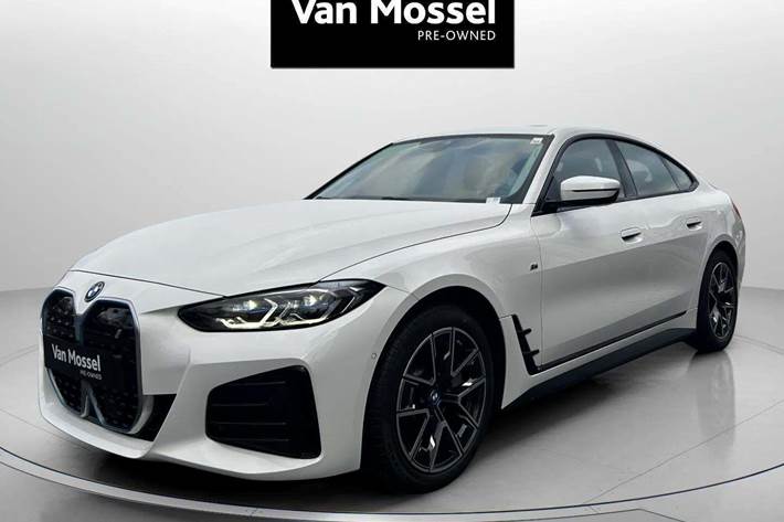 Hvid BMW i4 fra 2022 set udefra