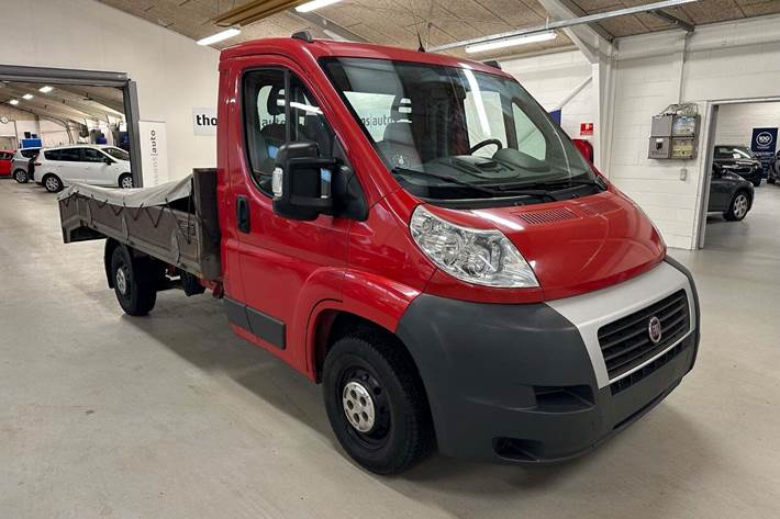 Rød Fiat Ducato 33 fra 2008