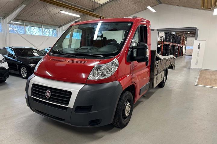 Rød Fiat Ducato 33 fra 2008