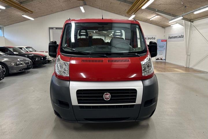 Rød Fiat Ducato 33 fra 2008