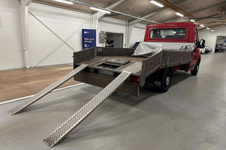 Rød Fiat Ducato 33 fra 2008