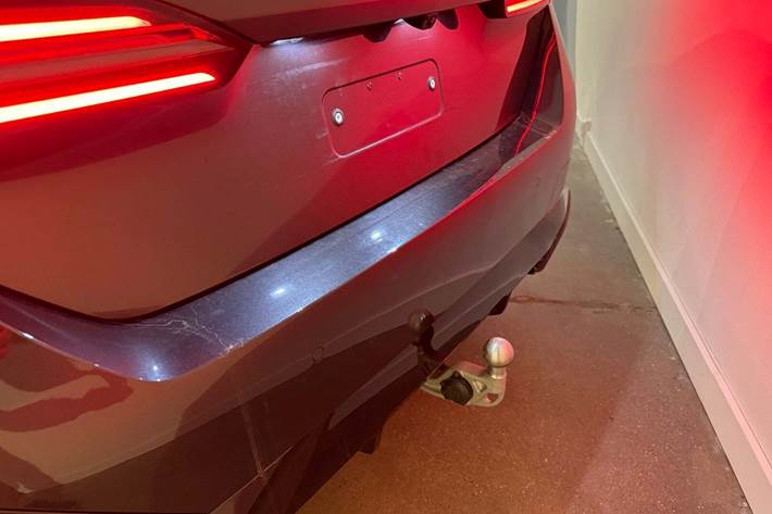 Grå BMW i5 fra 2025