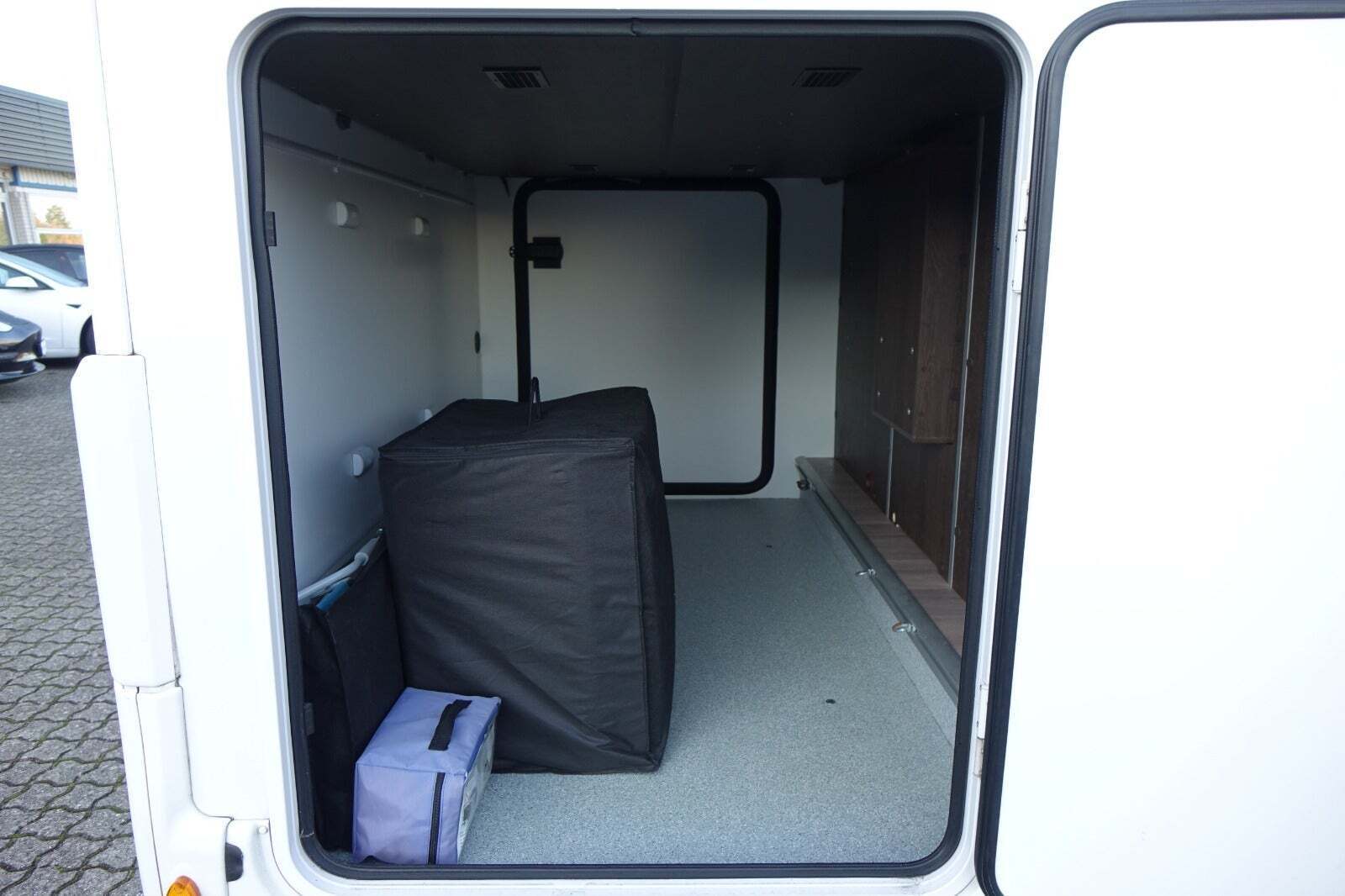 Sølv Ford Benimar fra 2021 set udefra