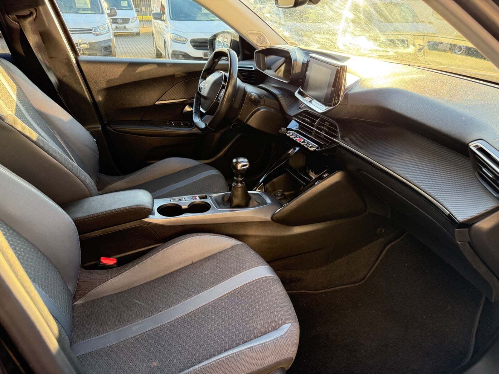 Peugeot 2008 1,5 BlueHDi 100 Allure Pack Van