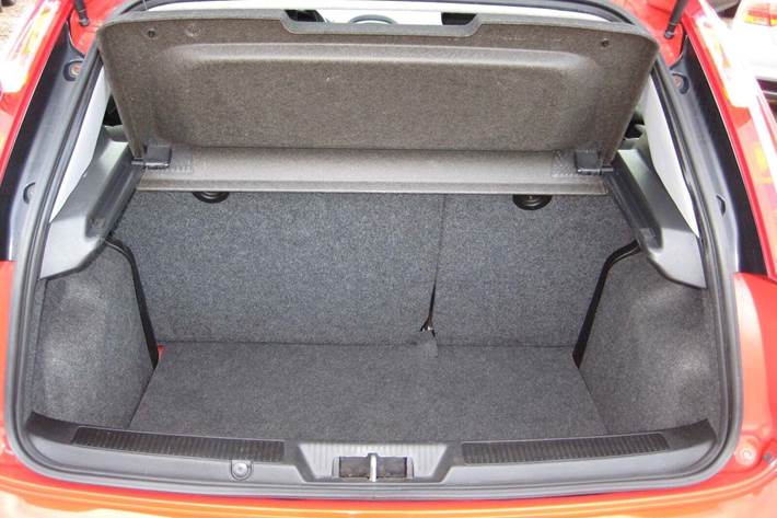 Rød Fiat Punto fra 2015