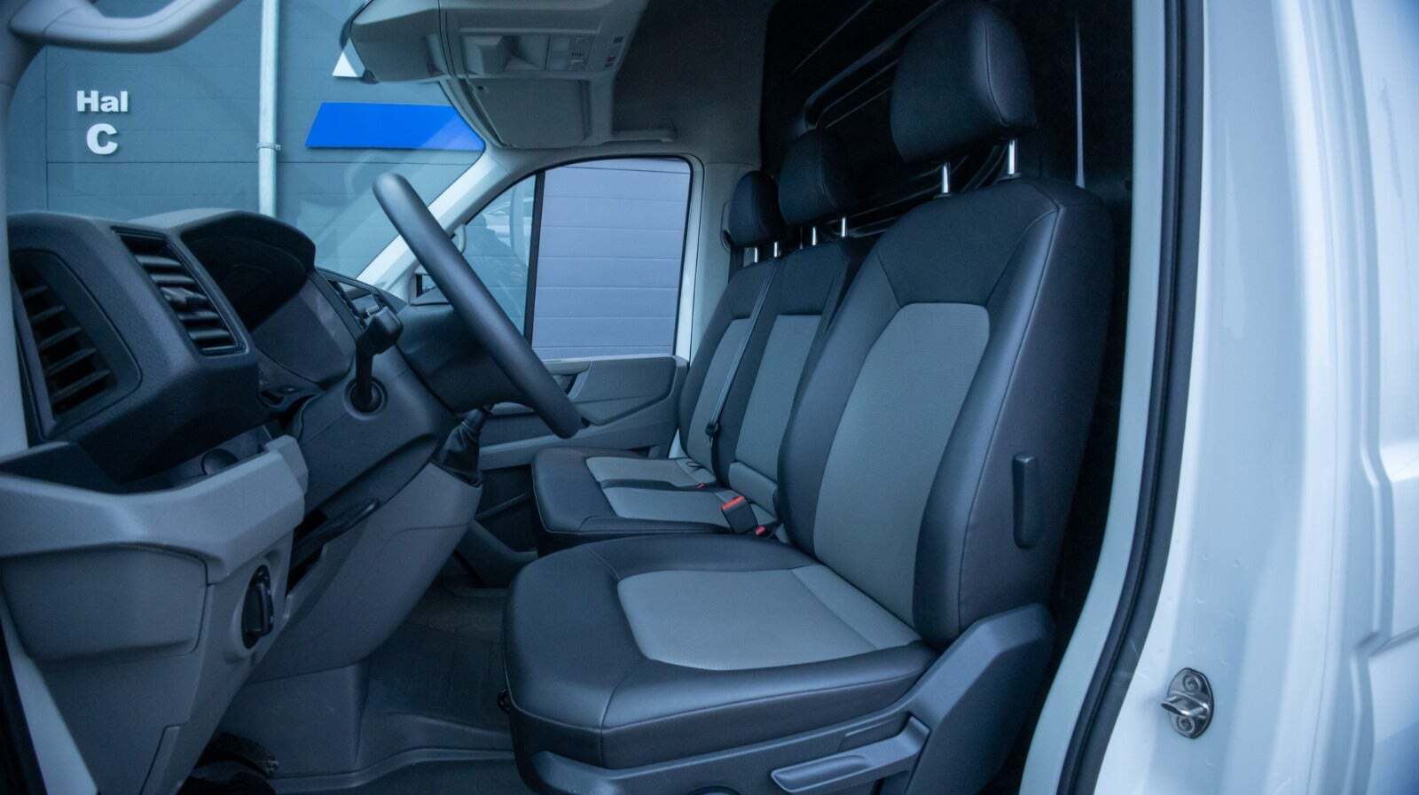 Hvid VW Crafter 35 fra 2024