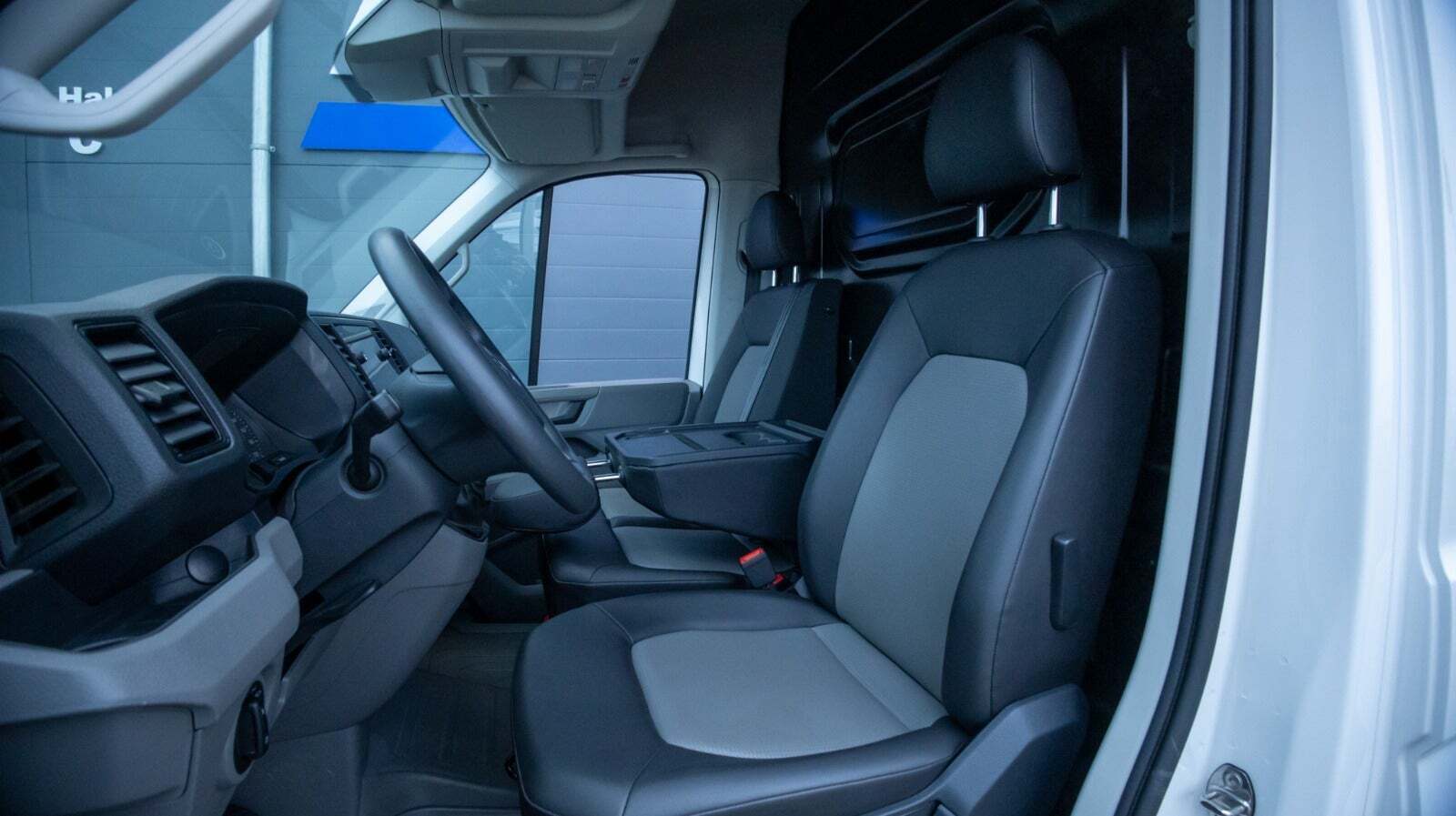 Hvid VW Crafter 35 fra 2024