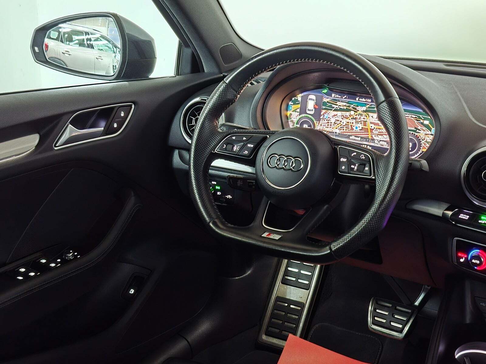 Grå Audi A3 fra 2017