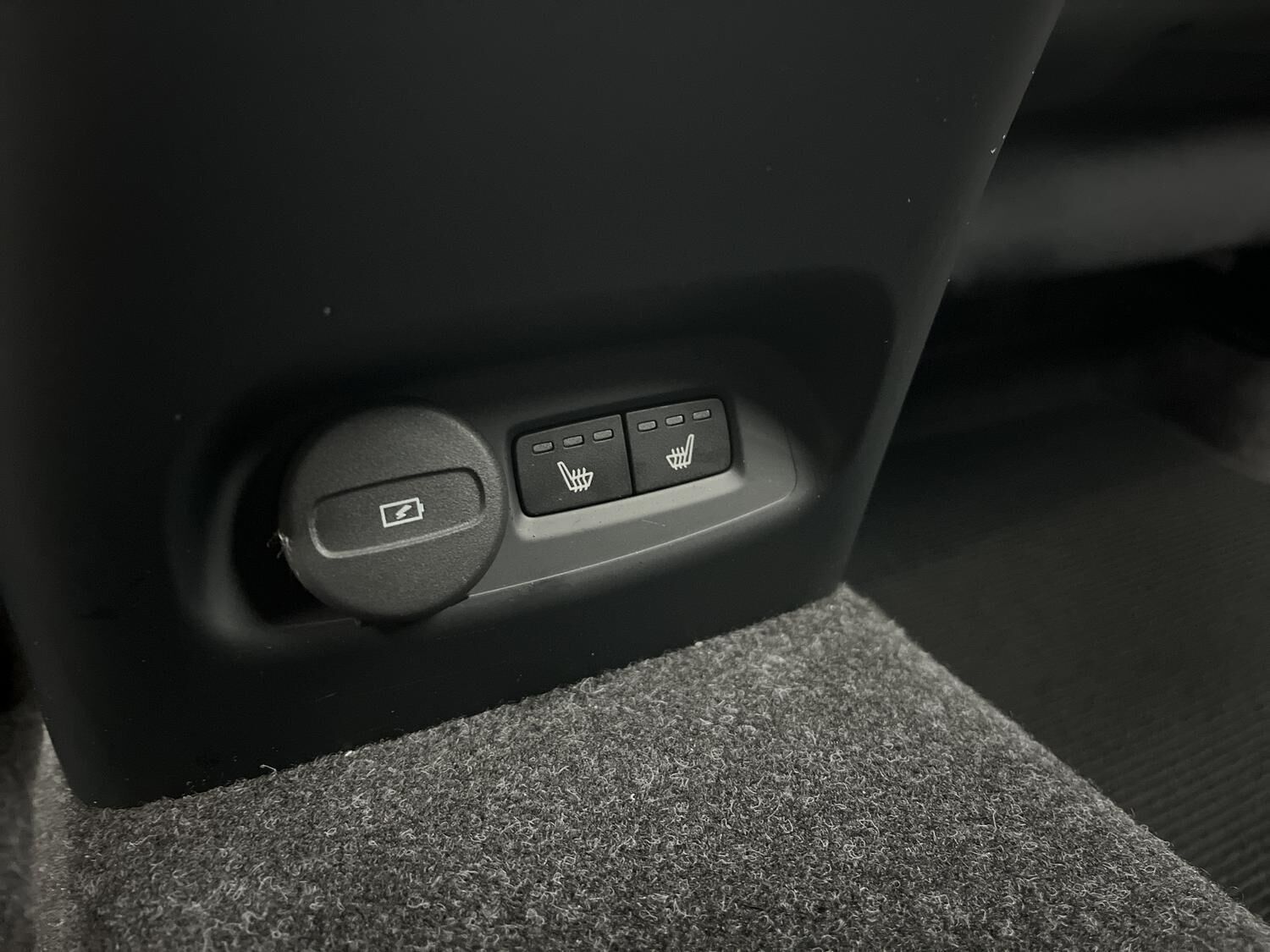 Sølv Volvo XC40 fra 2023