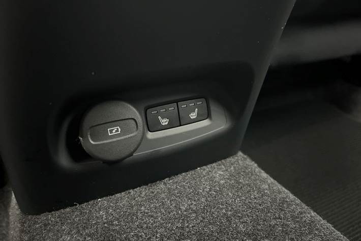 Sølv Volvo XC40 fra 2023