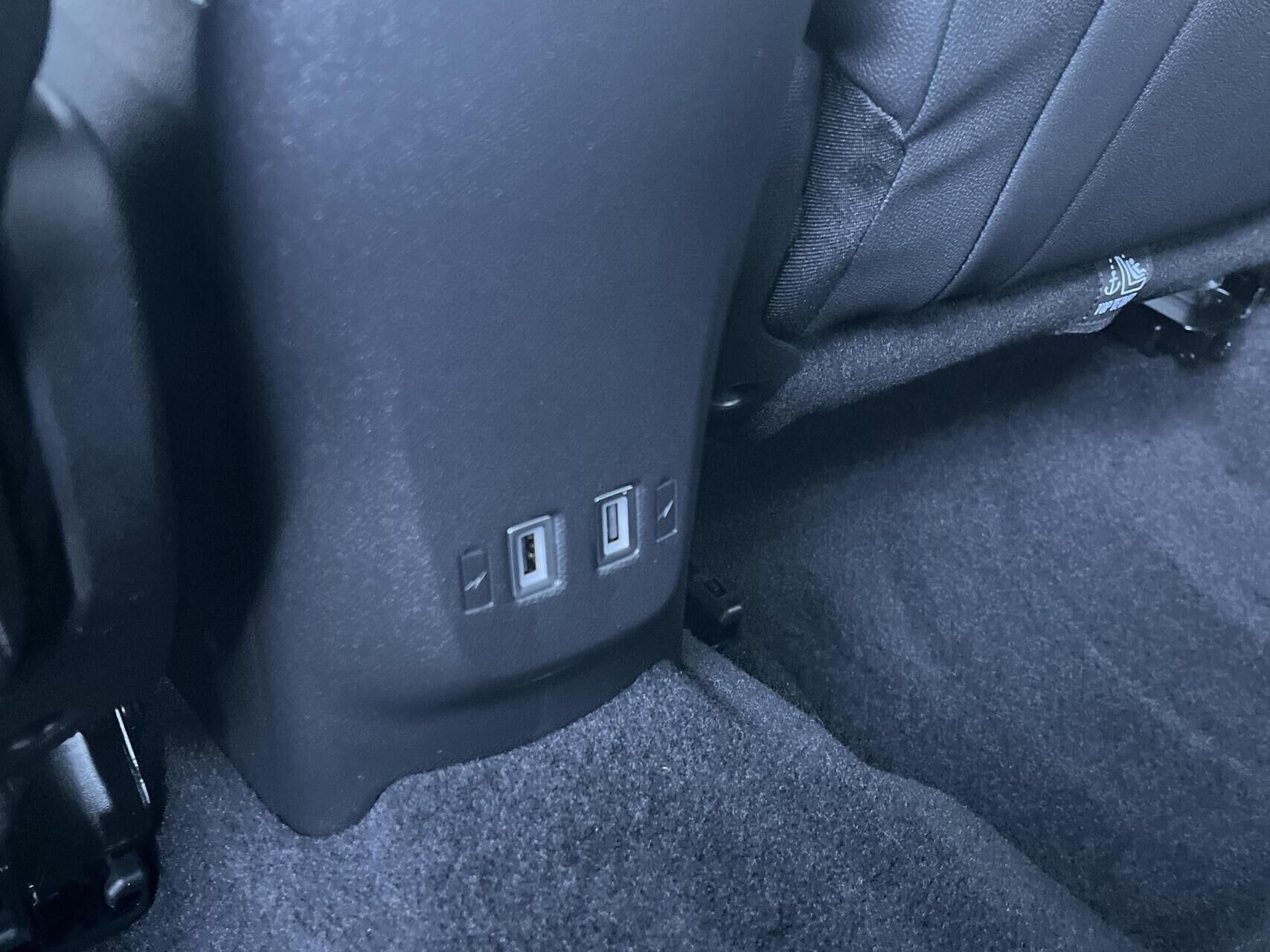 Hvid Opel Mokka-e fra 2024