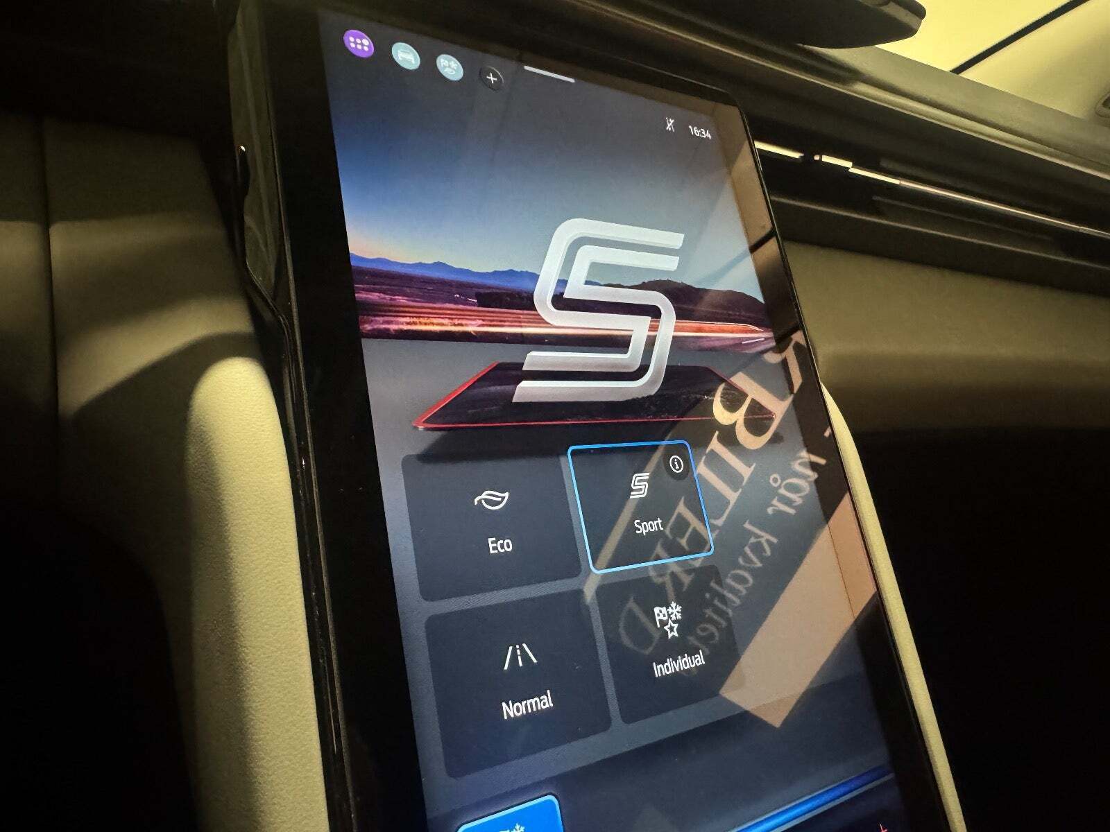 Sort Ford Explorer fra 2025