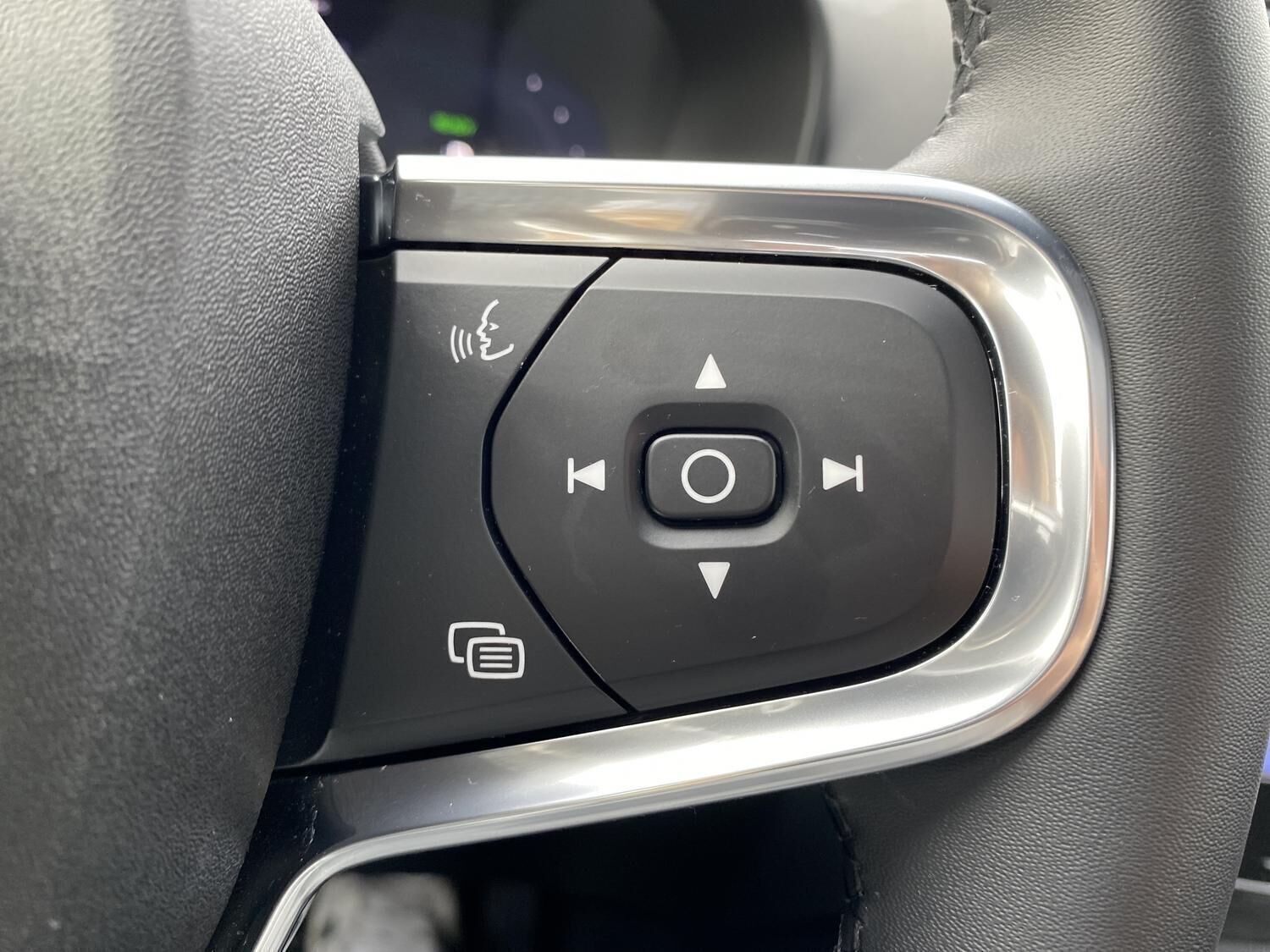 Grå Volvo EX40 fra 2026