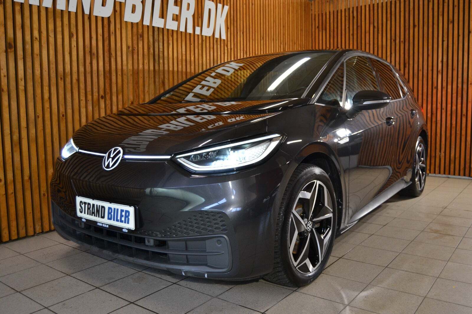 Grå VW ID.3 fra 2021 set udefra