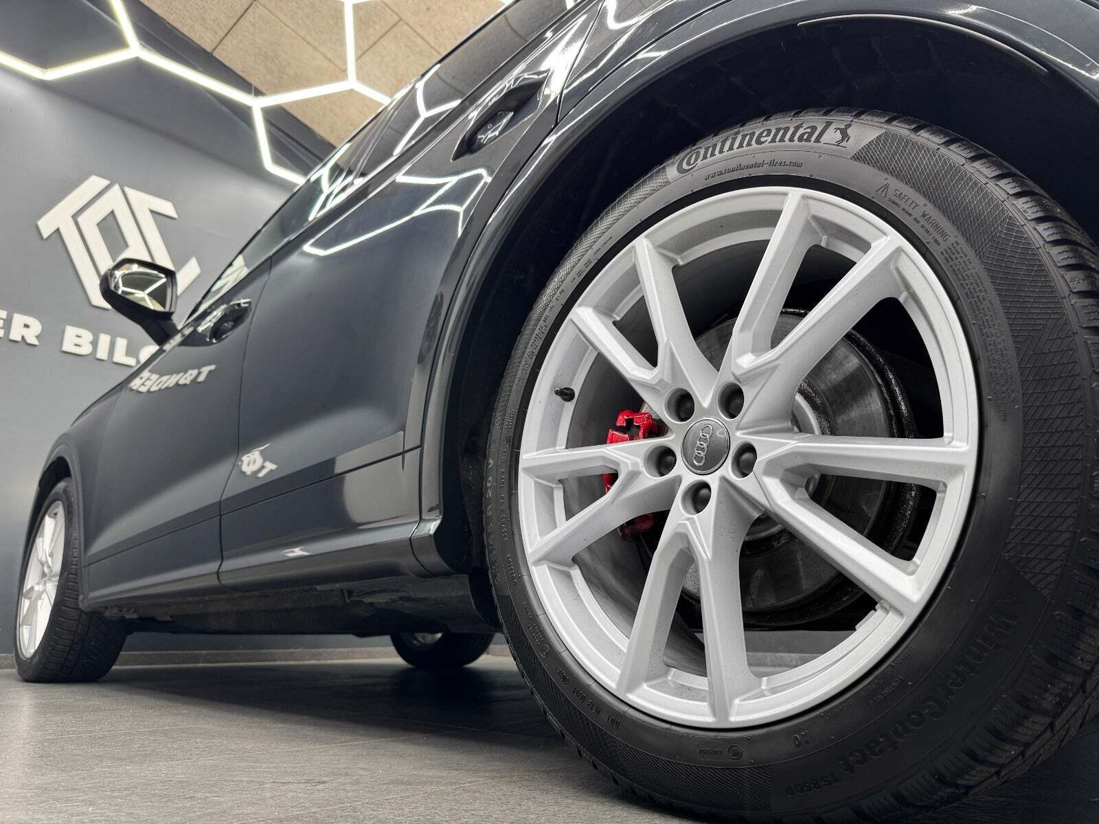 Grå Audi SQ5 fra 2019