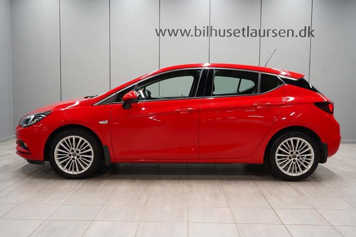 Rød Opel Astra fra 2016