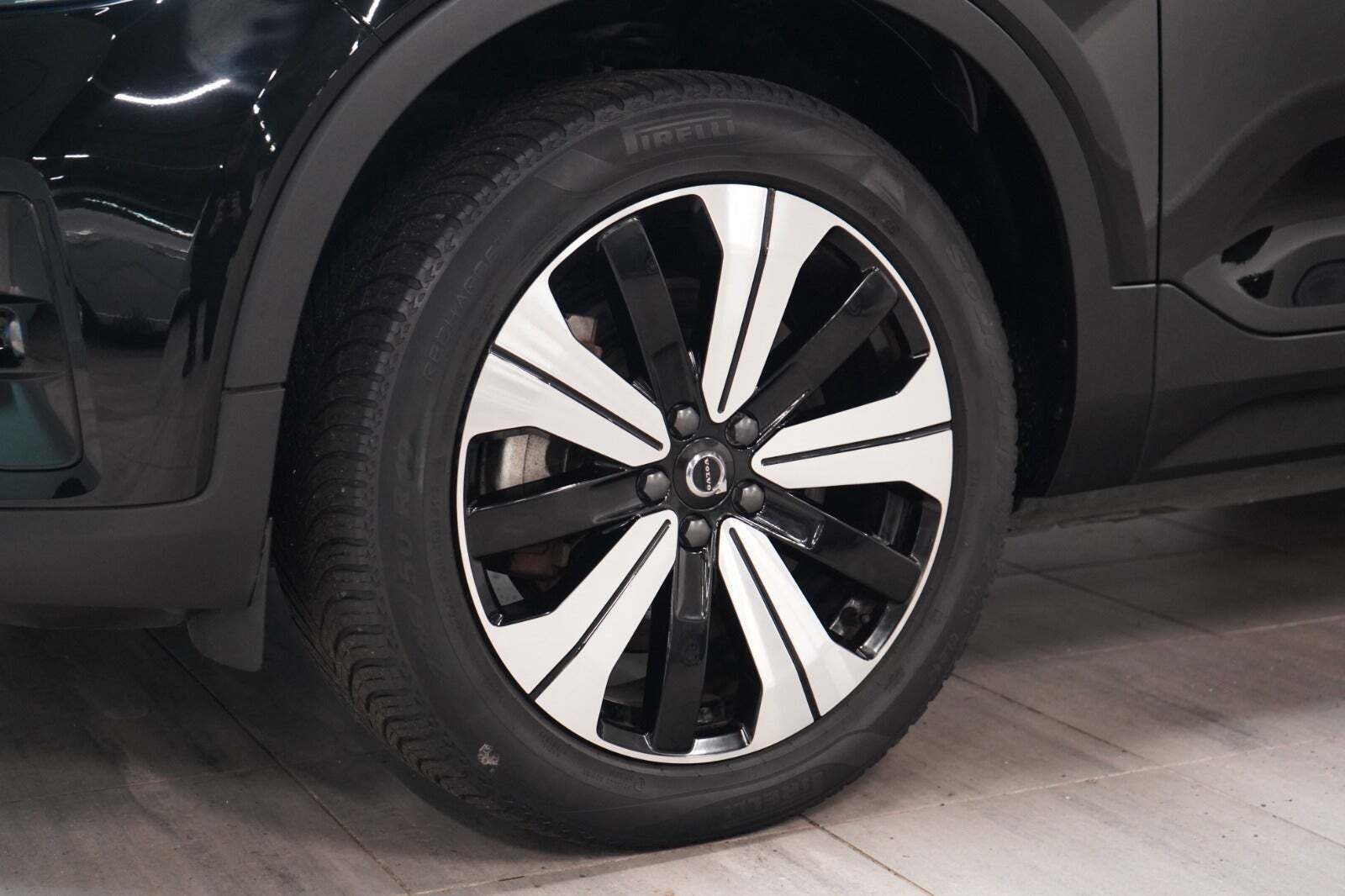 Sort Volvo XC40 fra 2023