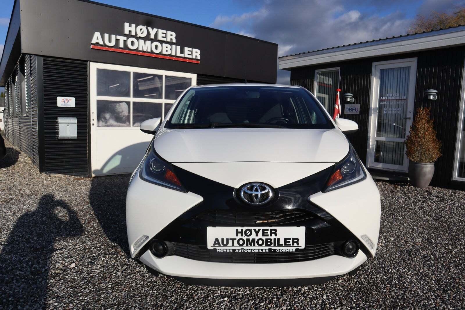 Hvid Toyota Aygo fra 2015