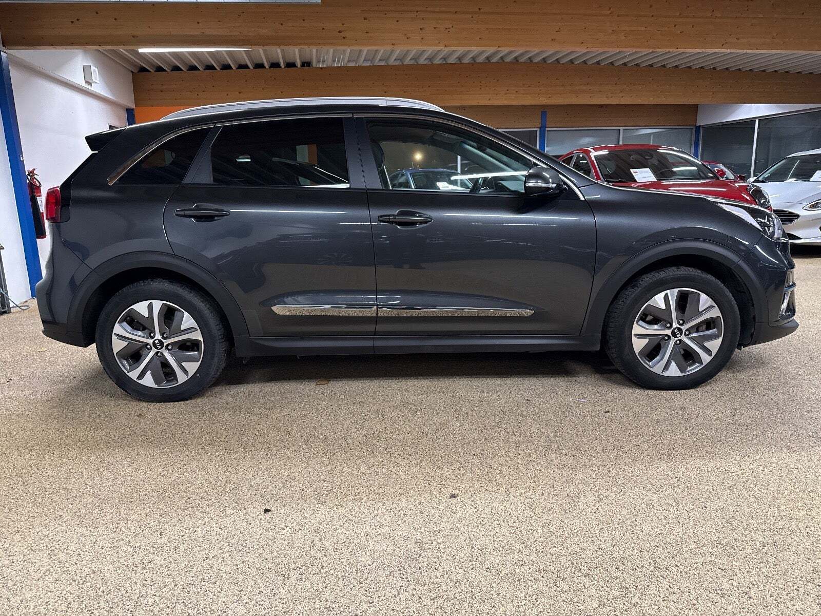 Grå Kia e-Niro fra 2021