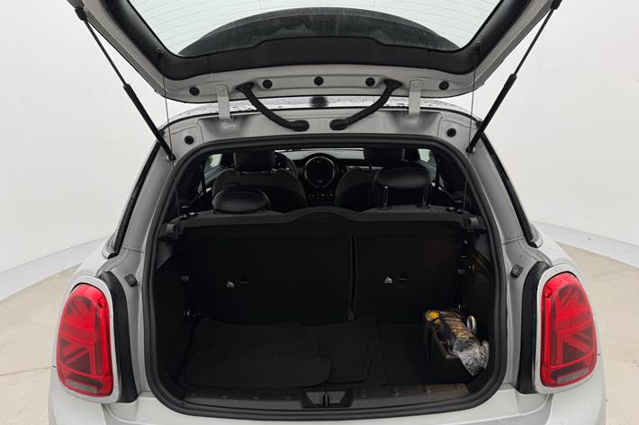 Sølv Mini Cooper fra 2020