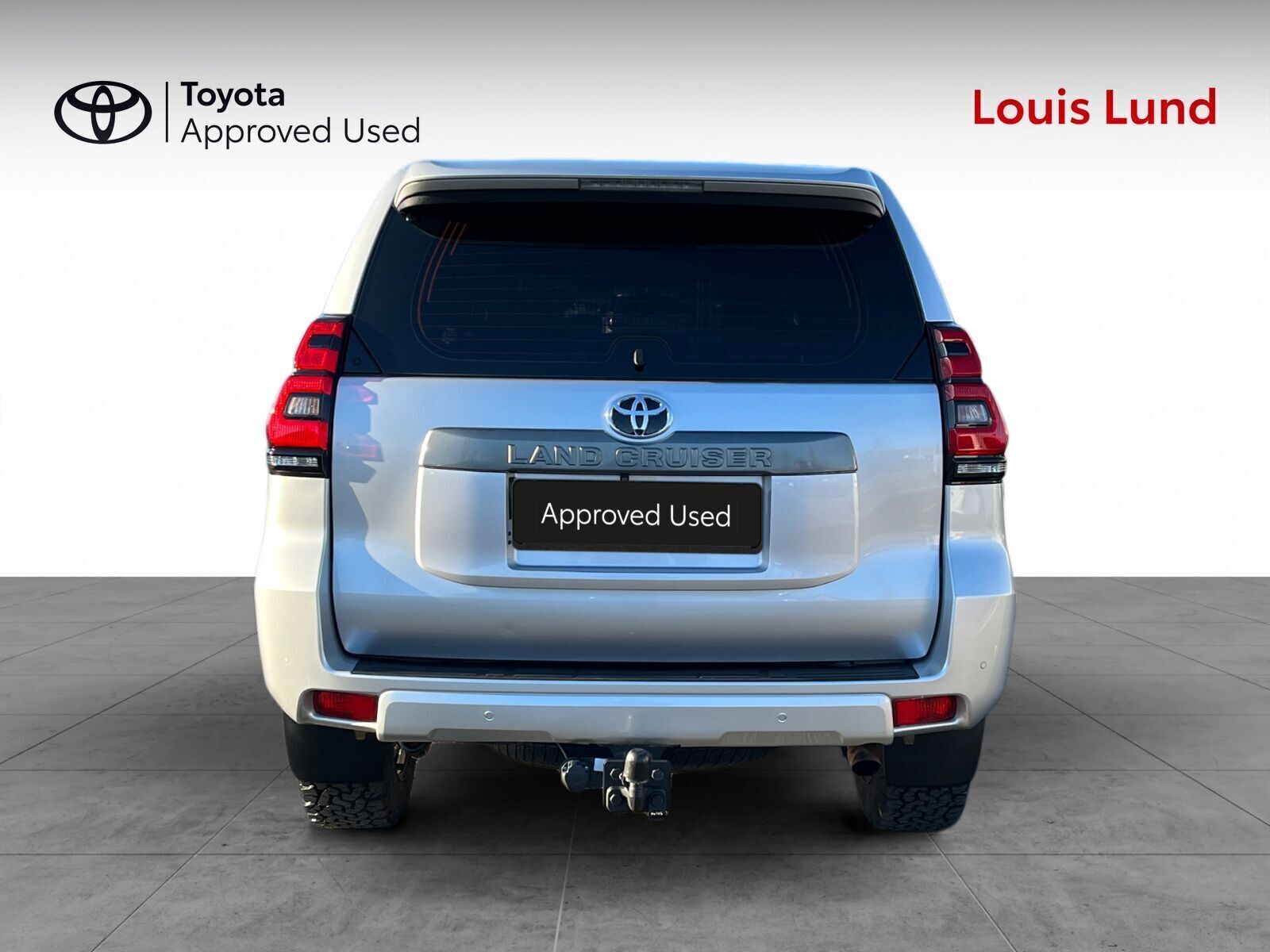 Sølv Toyota Land Cruiser fra 2019 set udefra