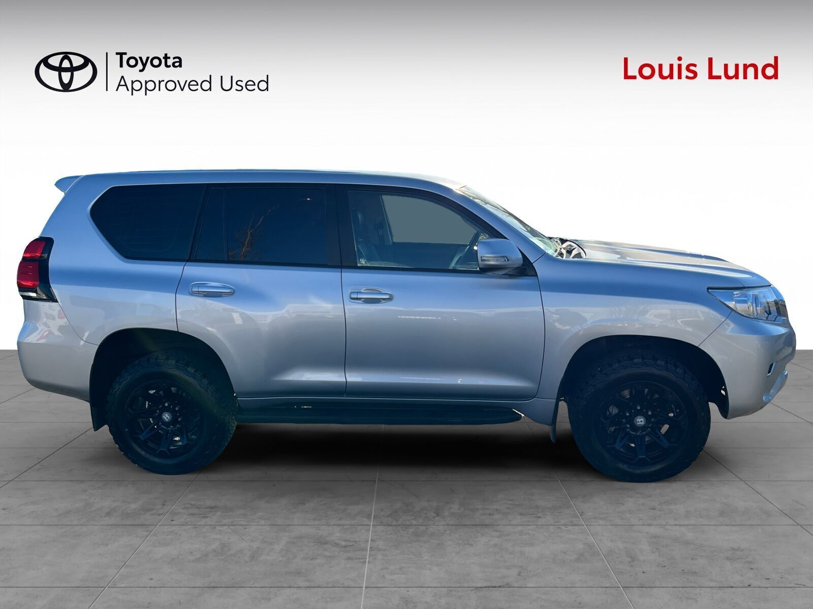 Sølv Toyota Land Cruiser fra 2019