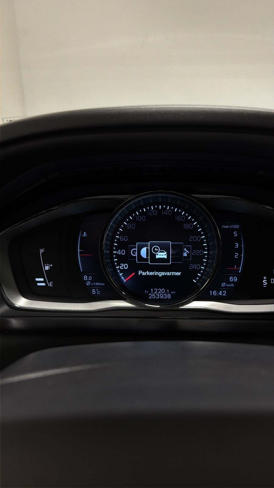 Blå Volvo XC60 fra 2015