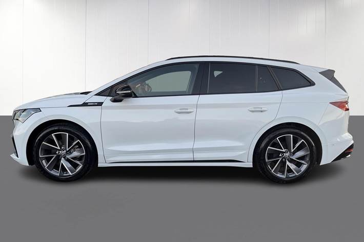 Hvid Skoda Enyaq fra 2022