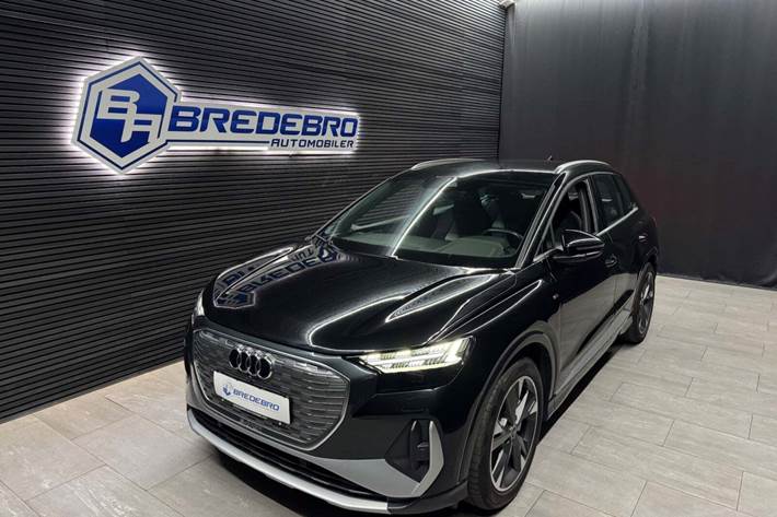Sort Audi Q4 e-tron fra 2024 set udefra