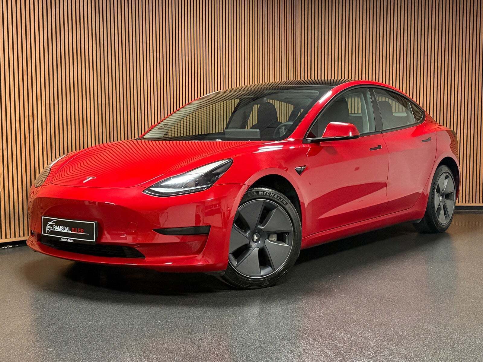 Tesla Model 3 RWD