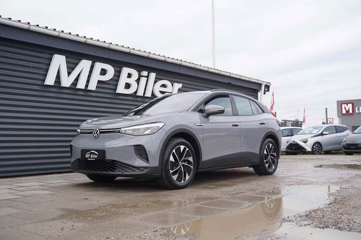 Grå VW ID.4 fra 2023 set udefra