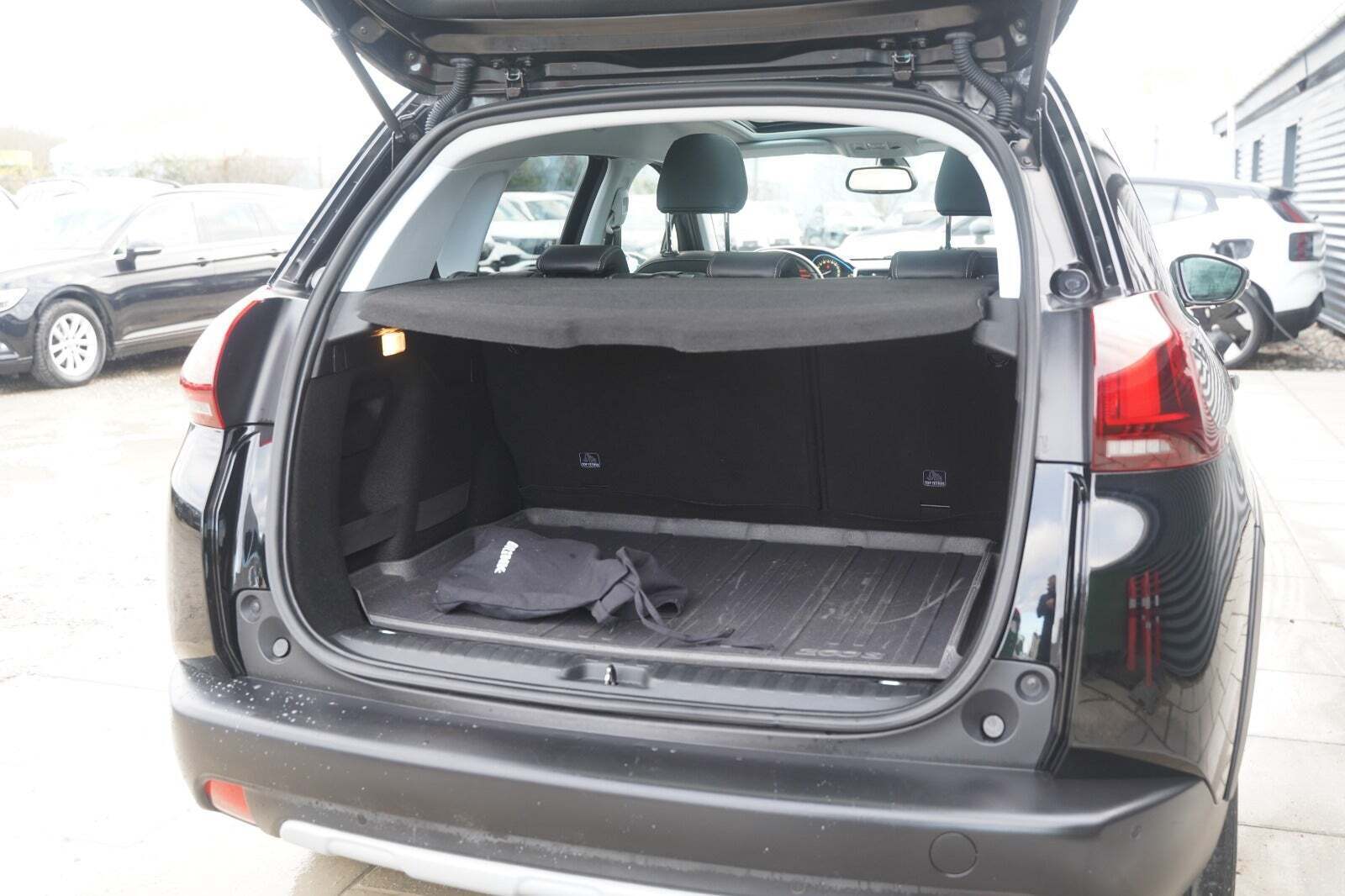 Sort Peugeot 2008 fra 2019