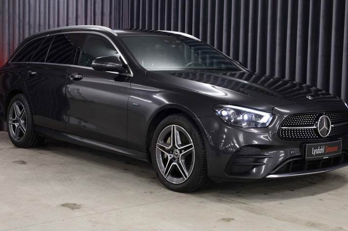 Grå Mercedes E300 de fra 2020 set udefra