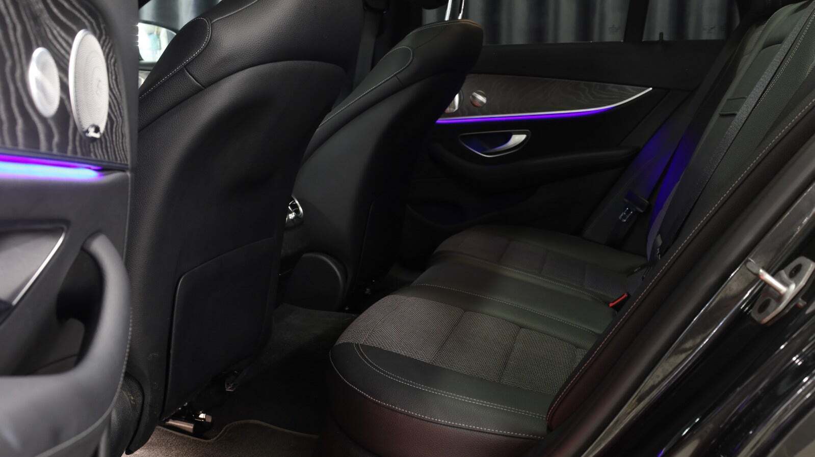Grå Mercedes E300 de fra 2020