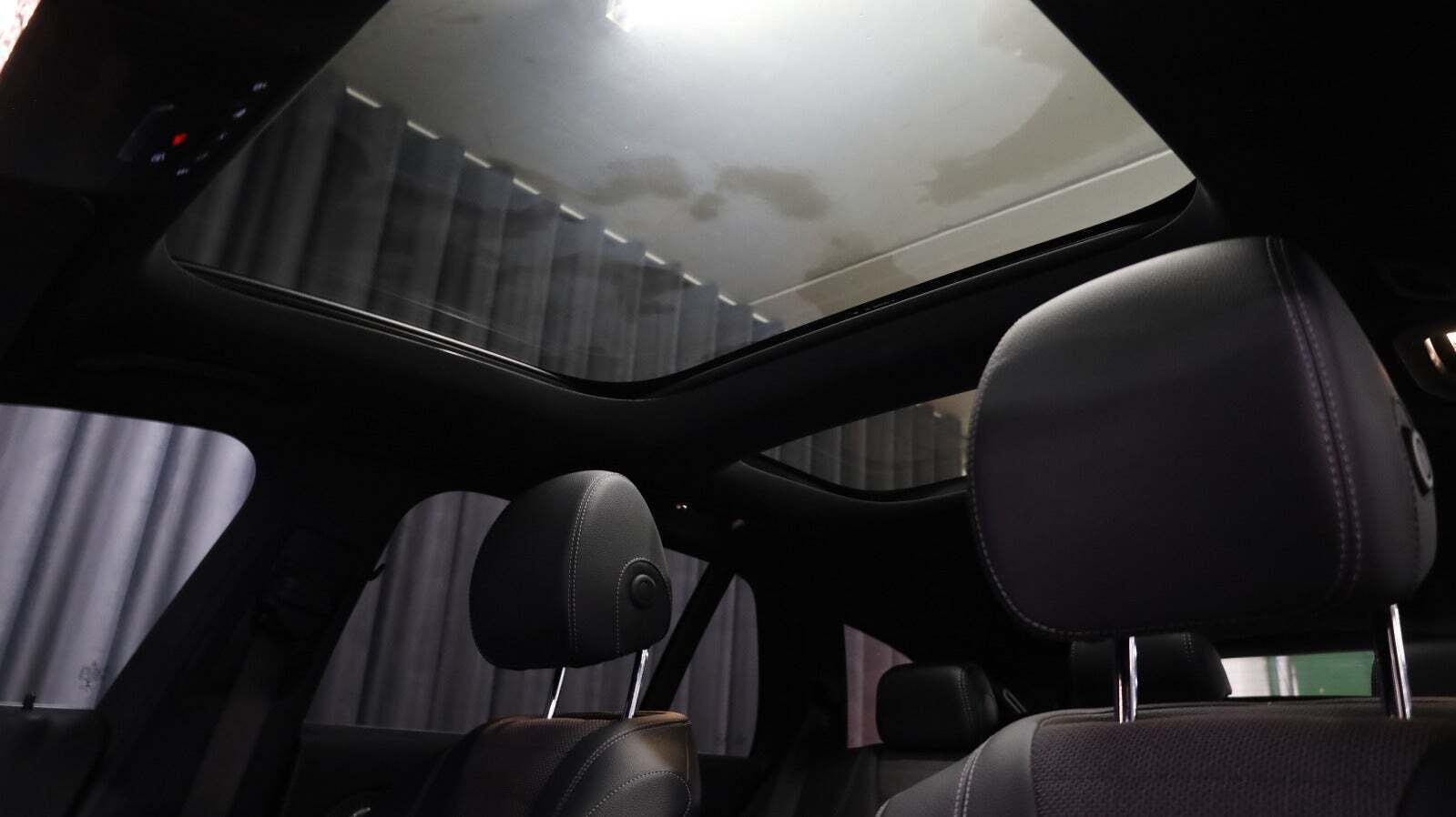 Grå Mercedes E300 de fra 2020