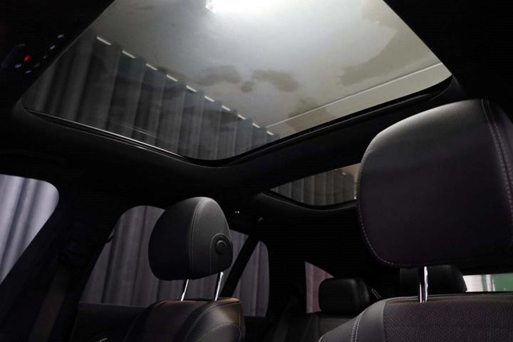 Grå Mercedes E300 de fra 2020