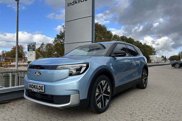 Blå Ford Explorer fra 2024 set udefra