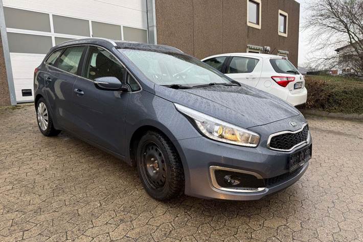 Blå Kia Ceed fra 2016