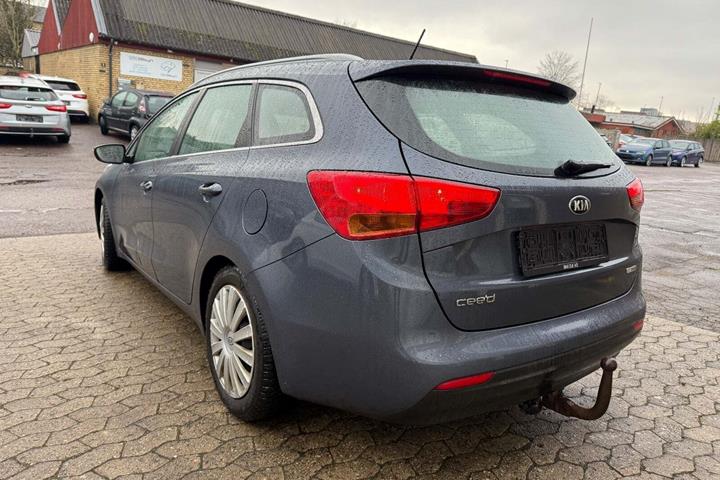 Blå Kia Ceed fra 2016