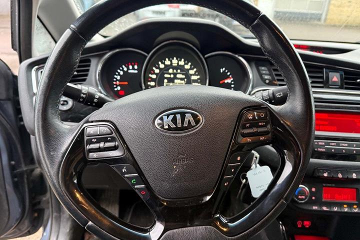 Blå Kia Ceed fra 2016