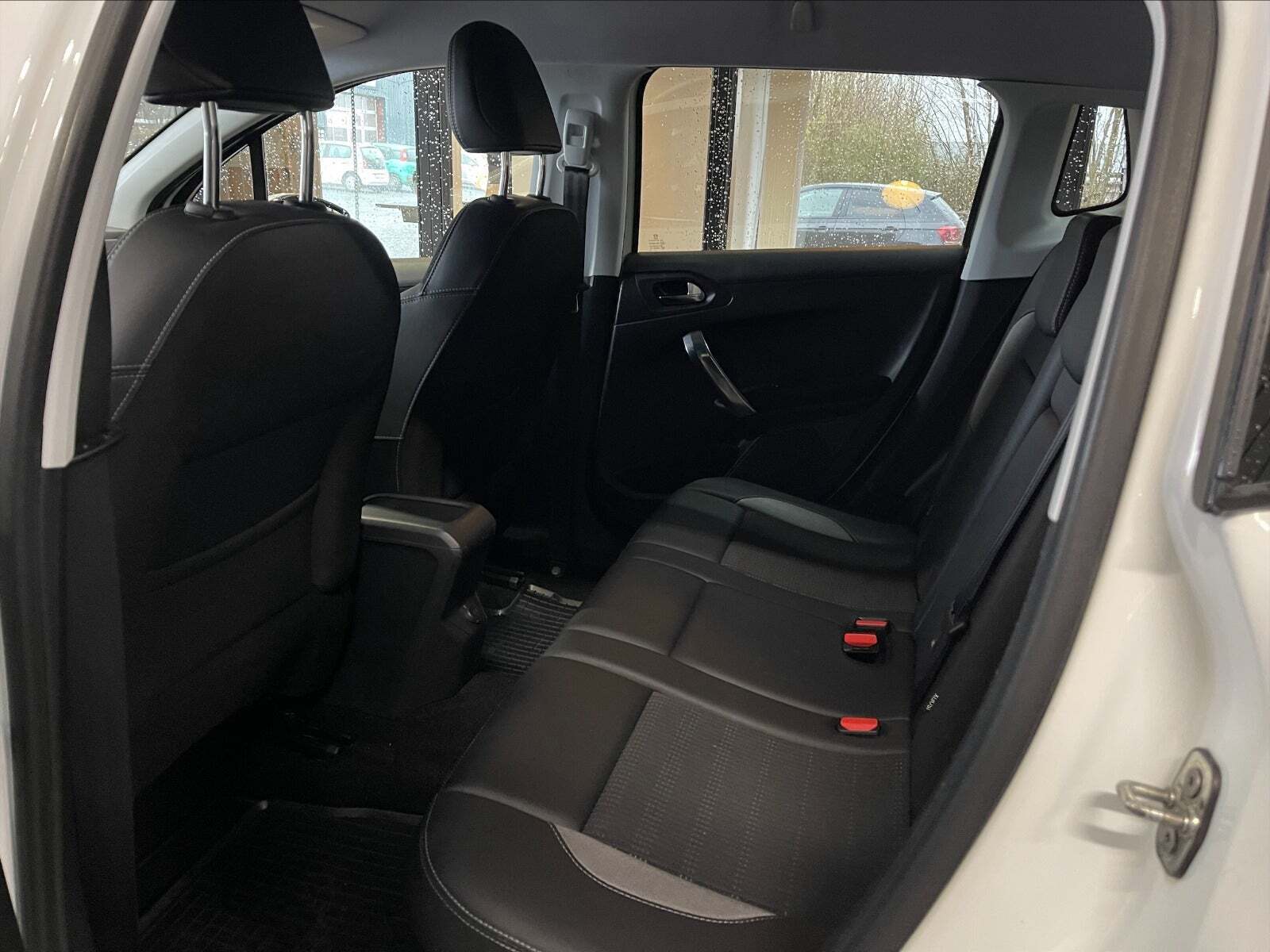 Peugeot 2008 1,6 BlueHDi 100 Allure