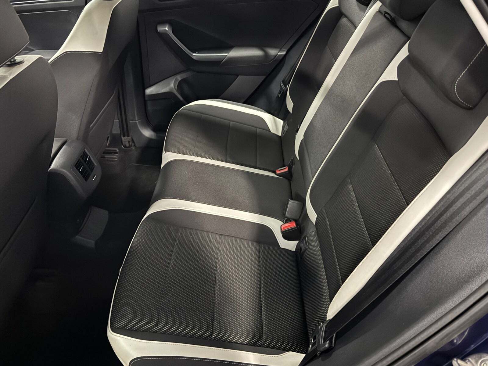 Blå VW T-Roc fra 2019