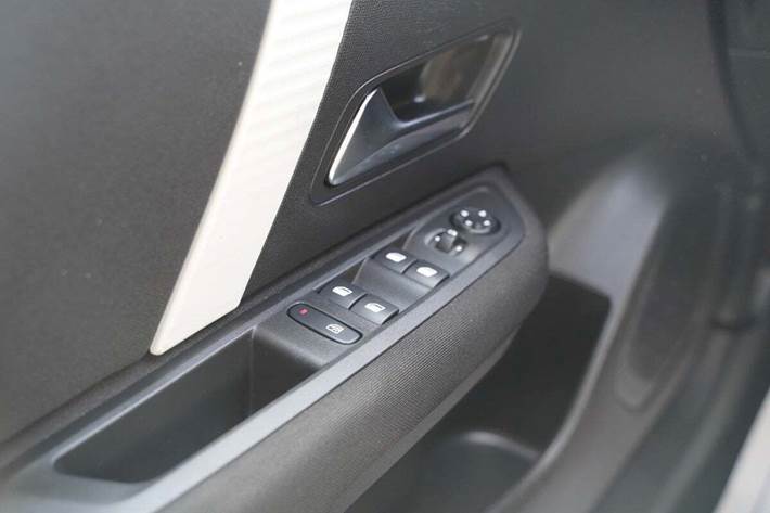Grå Citroën C4 fra 2022