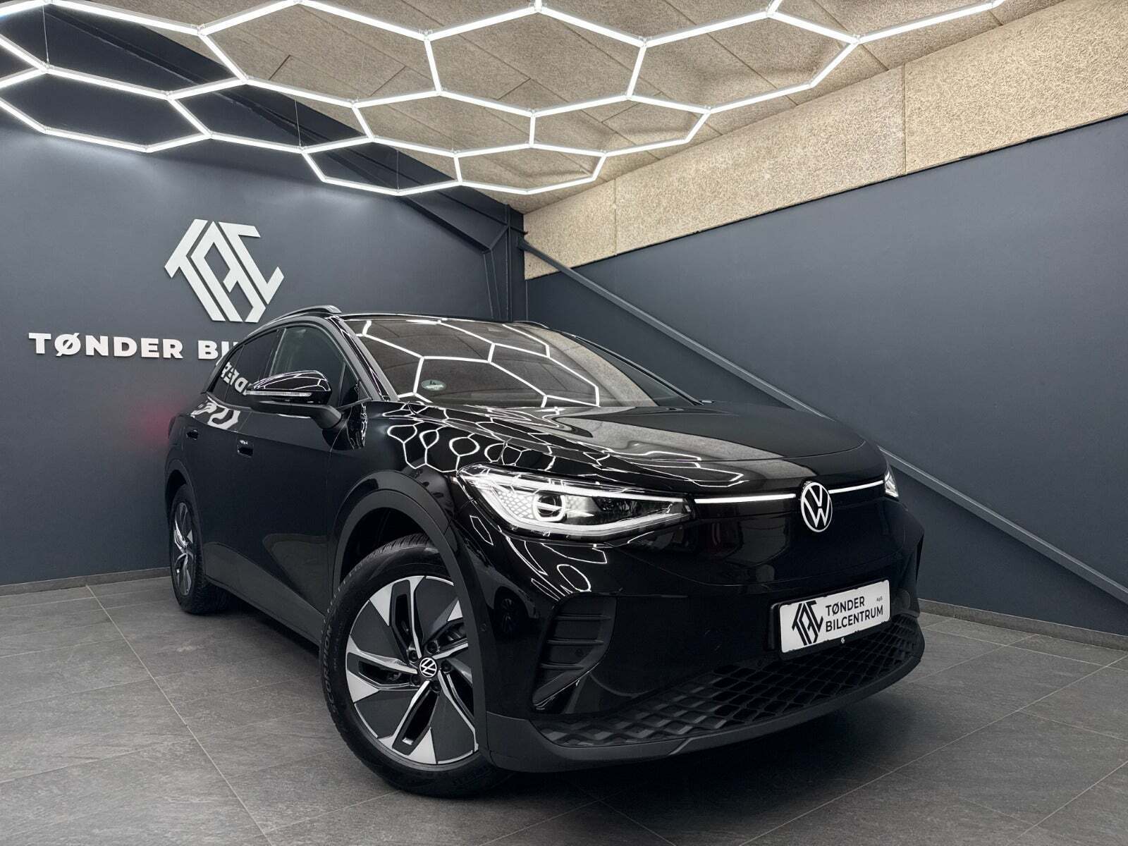 Sort VW ID.4 fra 2025 set udefra