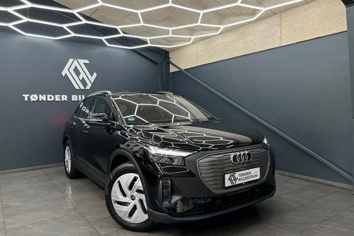 Sort Audi Q4 e-tron fra 2022 set udefra