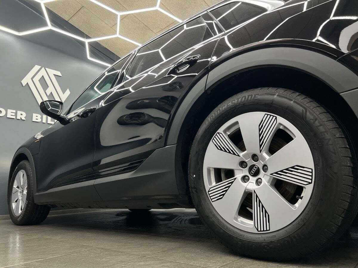 Sort Audi e-tron fra 2022