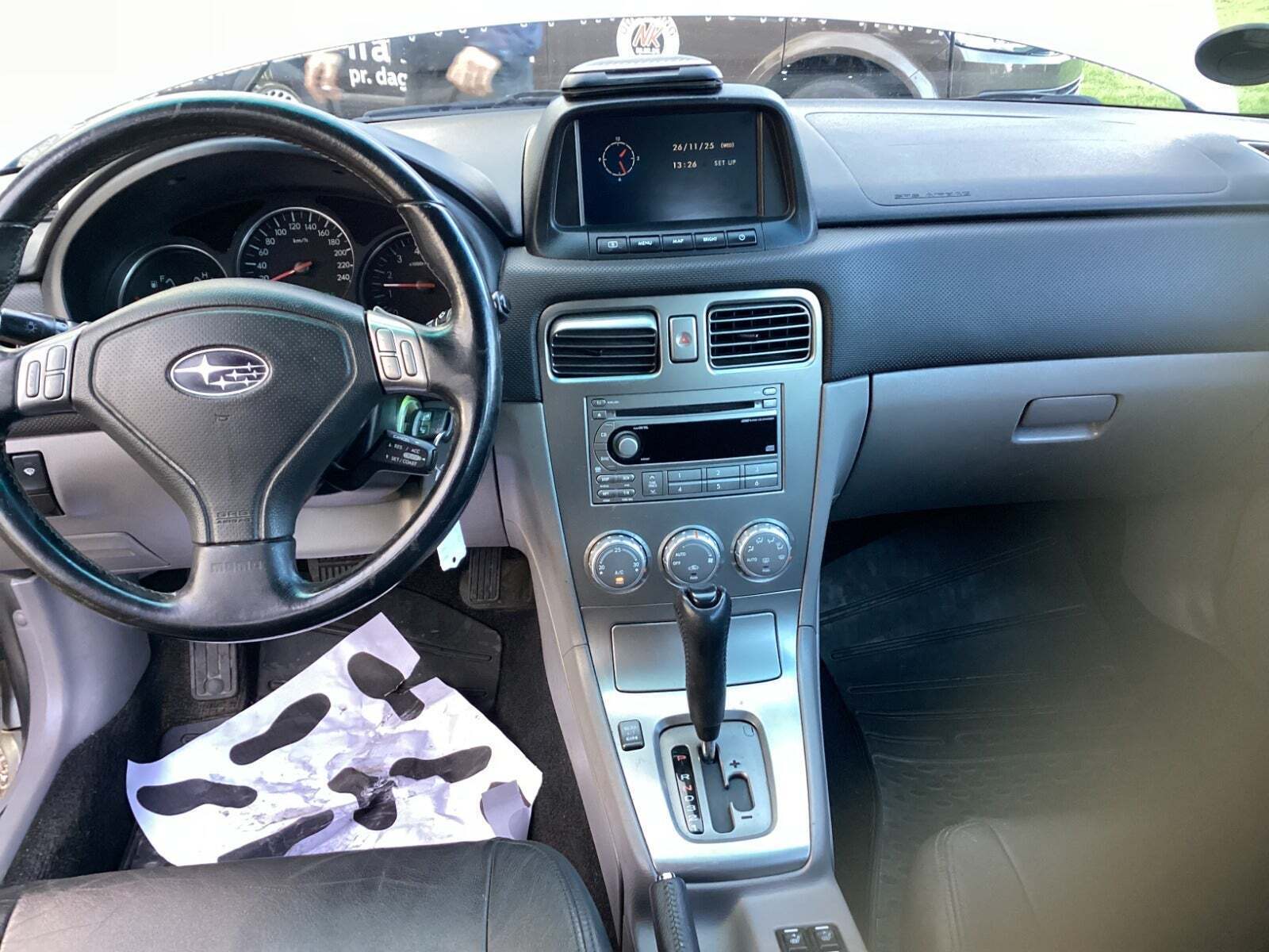 Grå Subaru Forester fra 2006