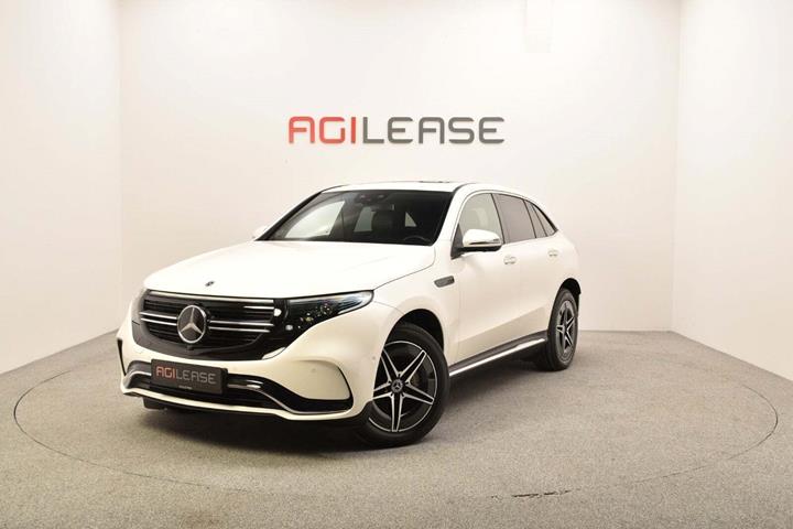 Hvid Mercedes EQC400 fra 2021 set udefra