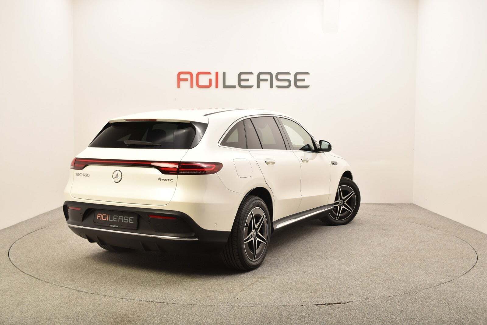 Hvid Mercedes EQC400 fra 2021
