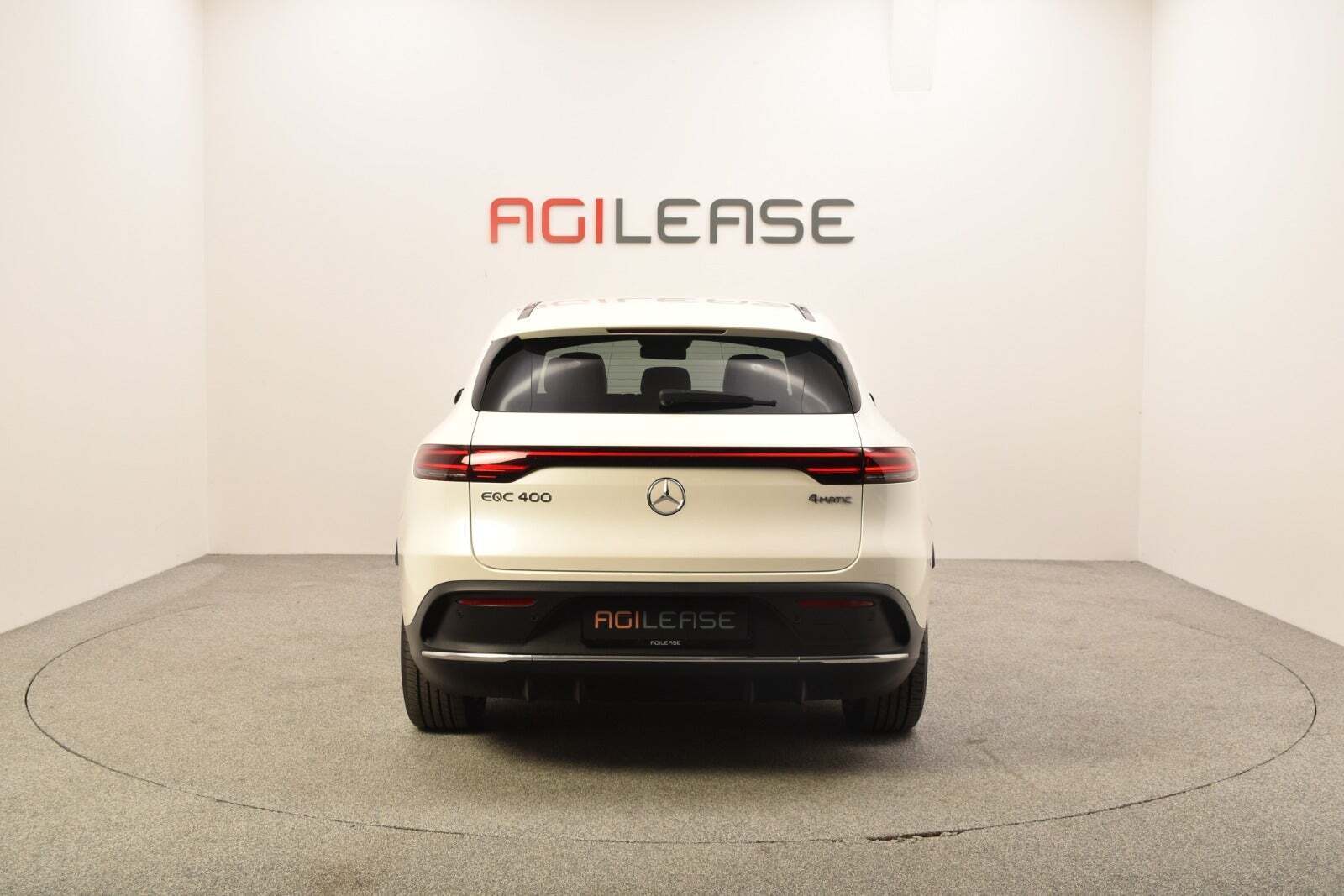 Hvid Mercedes EQC400 fra 2021